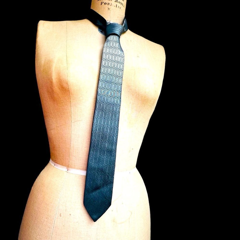 Vintage Laurentius Silver Grey and Black Ombré Geometric Pattern Silk Neck Tie
